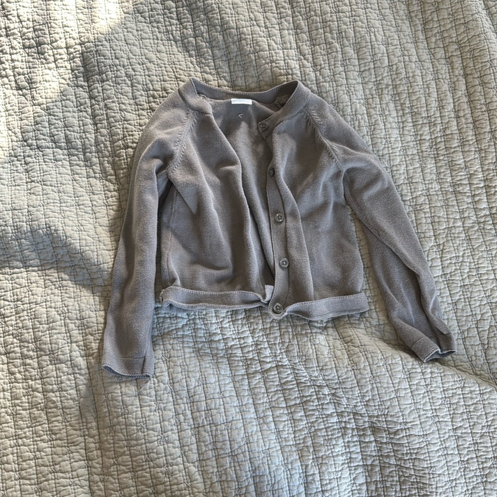 Edgehill 2T grey sweater no stains or rips